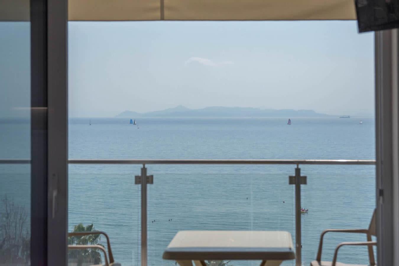 Breathtaking Seaview Studio In Athenian Riviera Exterior foto